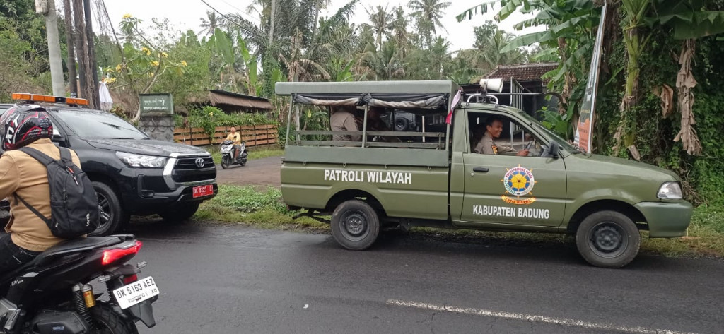 PATROLI WILAYAH DI DESA DARMASABA